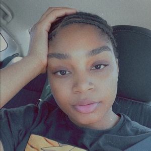 Meet your Posher, Valiceia